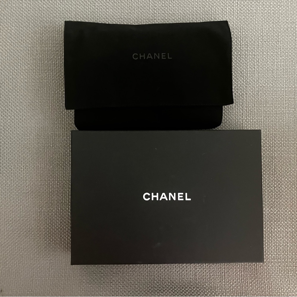 Rare, Unique Brand New Never Used Chanel Bag!!With 3 moveable adjustable purses! - Picture 5 of 12